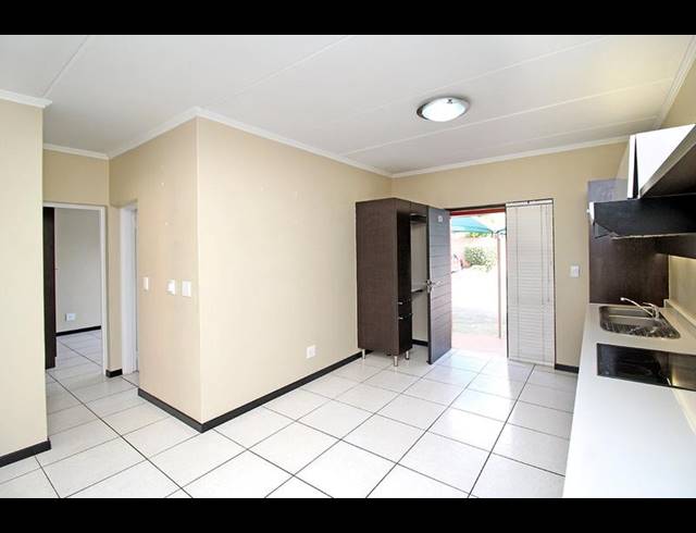 2 BEDROOM APARTMENT FOR SALE IN FOURWAYS